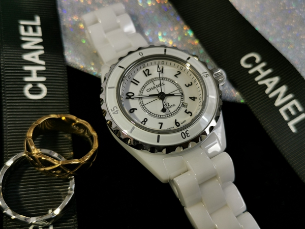 シャネル時計背面デザイン